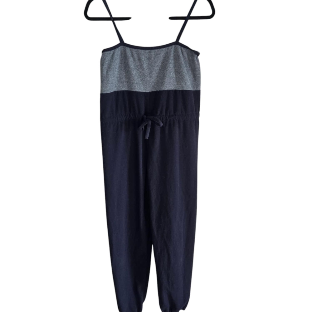 Stylish Two-Tone dance warm-up